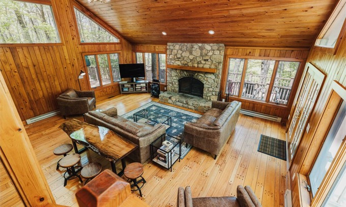 Chestnut Springs Casa | Cozy 5-bedroom home for large gatherings.