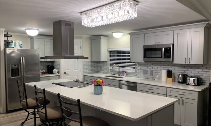 Arlington Casa | Cozy 5 Bedroom 85” TV Home in a Secluded Area