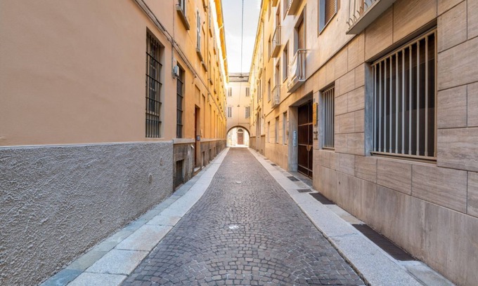 Parma City Centre Apartamento | BOOK NOW! Apt x4 a 1 min walk from Duomo of Parma