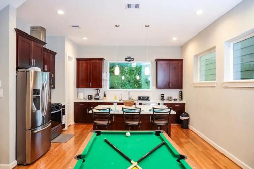Riverside Terrace Casa | Cozy 6BR Home near MedCtr, NRG Stadium, with Fast Wi-Fi