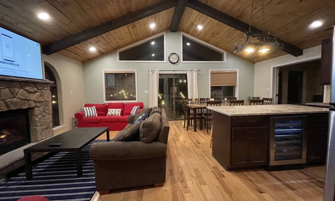 Lake Harmony Estates Chalet De Esquí | Cozy 7 Bedroom Chalet with Beach Access ~ Lots Of Outdoor Entertainment!