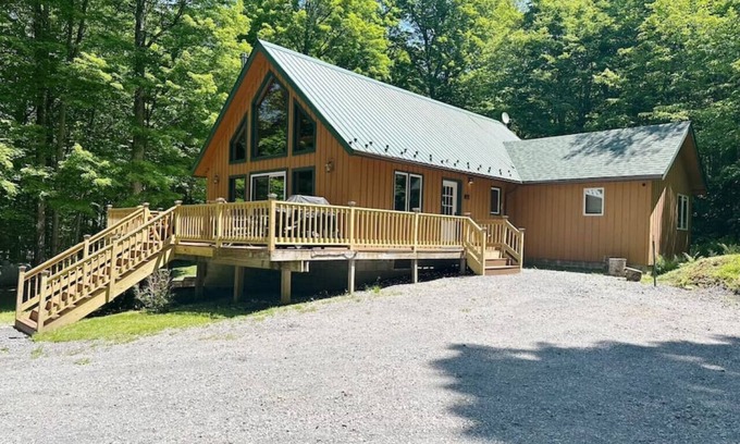 Inlet Cabina | Cozy Adirondack Mountain Cabin- Inlet, NY - Sleeps 9!