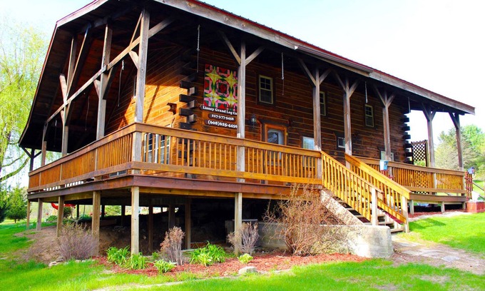 La Farge Cabina | Cozy Amish built cabin in the heart of the Kickapoo Valley Reserve State Park.