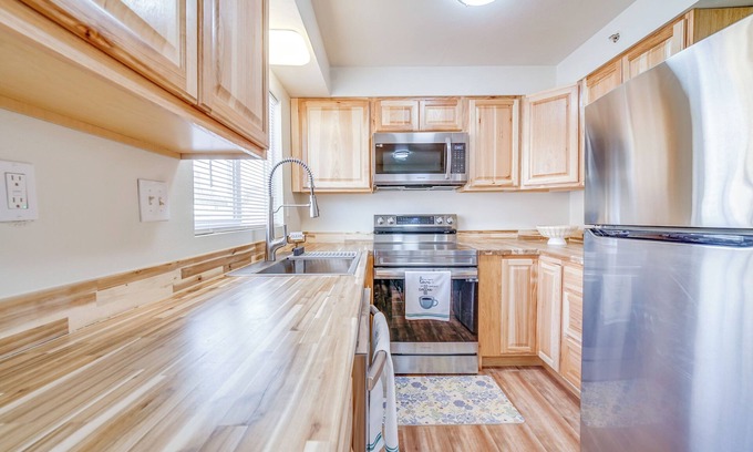 Midtown Anchorage Apartamento | Cozy Anchorage Apartment w/ Mountain Views