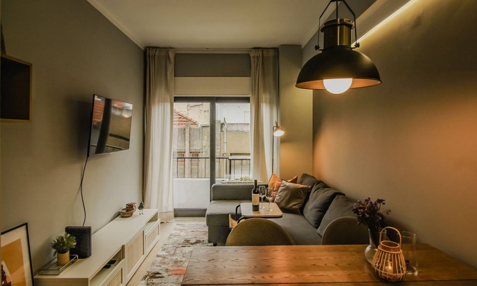 Cedofeita Apartamento | Cozy and Charming Apartment in the Heart of Porto with Balcony for 4 people