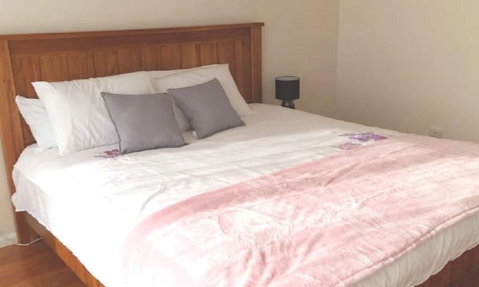 Keysborough Casa | Cozy and cheerful 4 bedroom house close to shopping and park