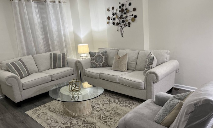 South Philadelphia Casa | Cozy and Clean home Conveniently located in South Phila.