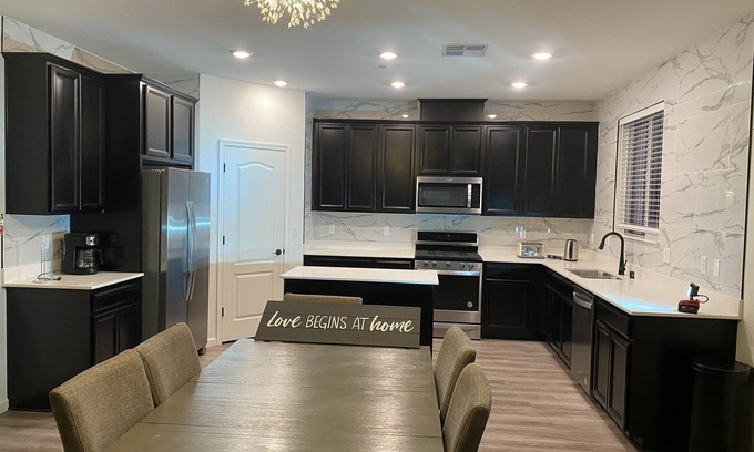 Woodland Casa | Cozy and Comfy Stay at a Bargain!