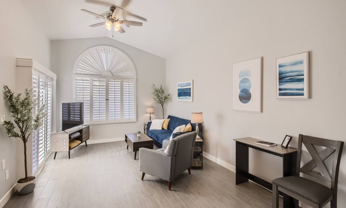 Tempe Condominio | Cozy and Contemporary Tempe Condo - N Tempe location convenient to everything