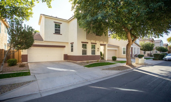 Gilbert Casa | Cozy and Cute 2 story home in Gilbert 3 bedrooms 2.5 baths 2 car garage