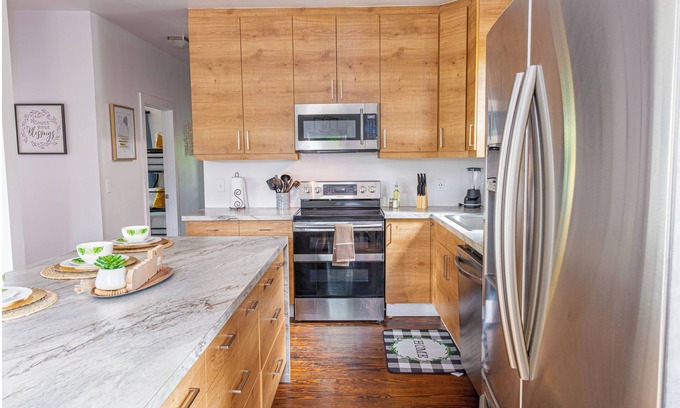 Eastside Promise Neighborhood Cabaña | Cozy and Gorgeous 2br/1ba Near Amazing Downtown