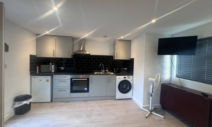 Hove Apartamento | Cozy and modern studio in prime location-perfect for your getaway