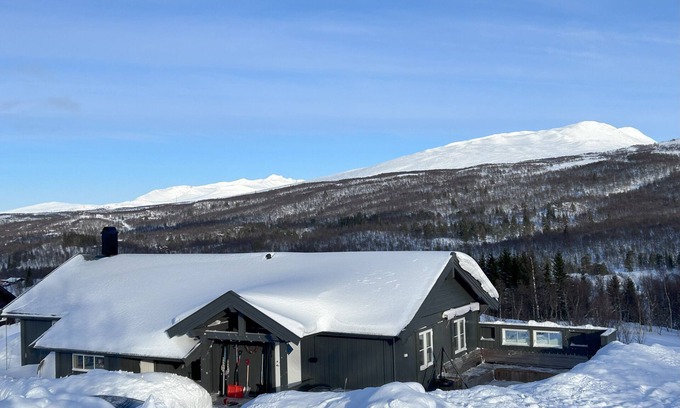 Tydal Cabina | Cozy and modern cabin with fantastic views of Stugusjøen and Sylan