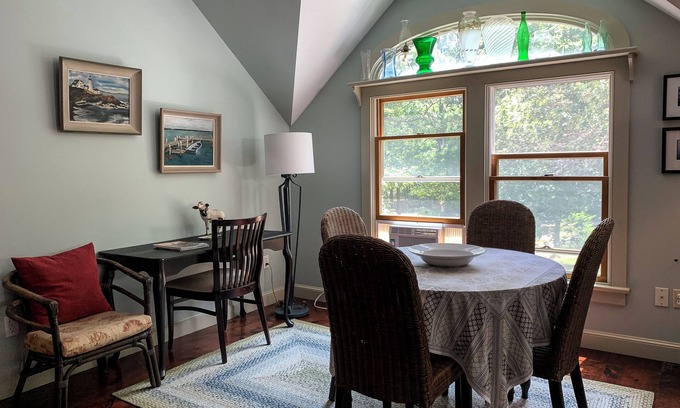 Katama Apartamento | Cozy and private 1-bedroom apartment in Katama / Edgartown with AC, WiFi