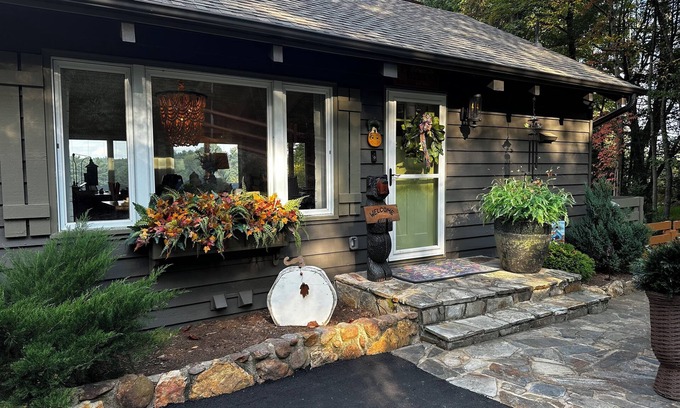 Roaring Gap Cabaña | Cozy and Quiet Four Bedroom Cottage on a Golf Course in Glade Valley, NC.