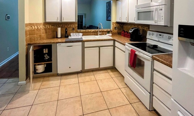 Arlington Casa | Cozy and serene house w/ office space. Pet-Friendly!