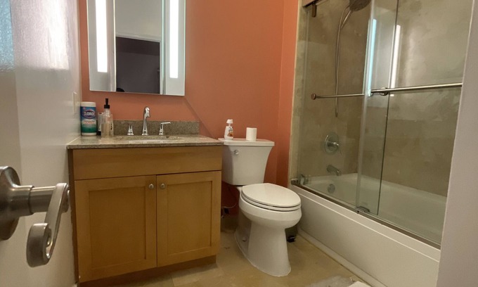 Georgetown Condominio | Cozy and Spacious 2 Bedroom Condo