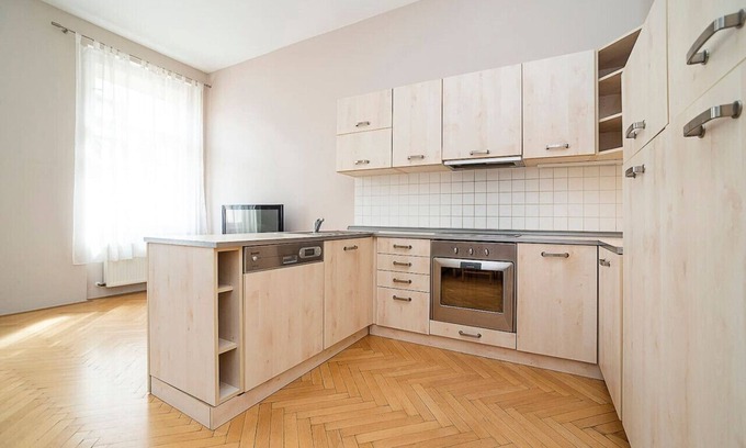 Zizkov Condominio | Cozy and sunny apartment in uptown