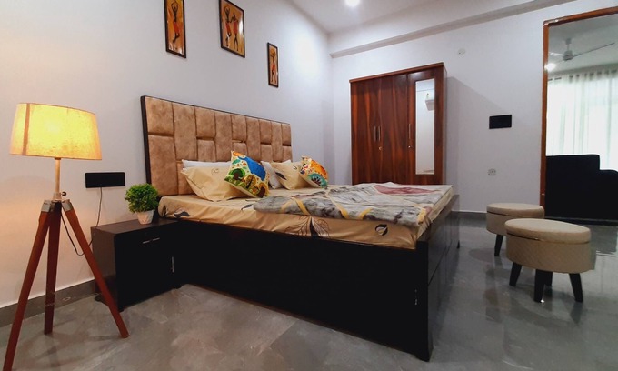 Greater Noida Casa | Cozy and Tranquil Nest (With wifi and Homely Care)