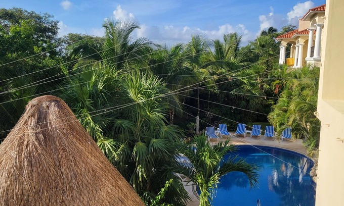 Puerto Aventuras Condominio | Cozy and well-appointed condo with large saltwater pool!