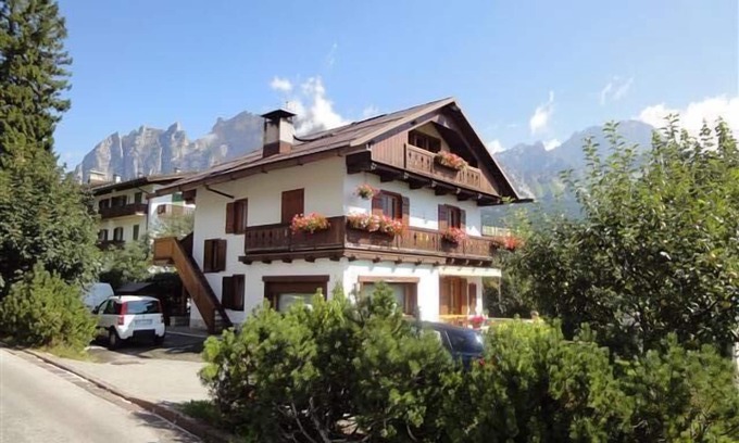 Cortina d'Ampezzo Apartamento | Acogedor apartamento con una espléndida vista de Cortina.