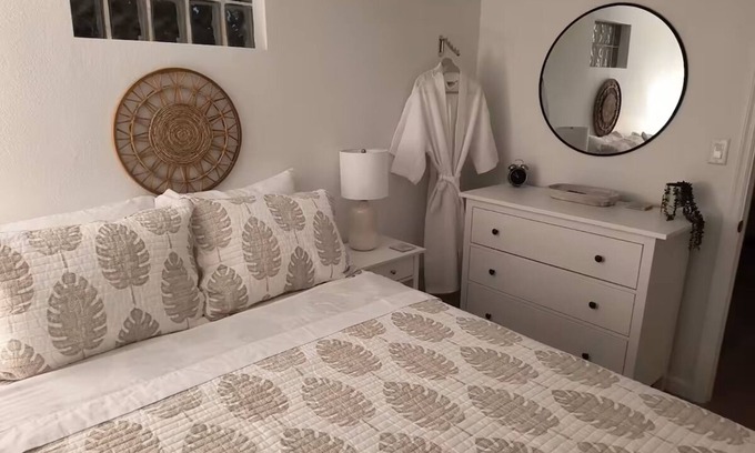 Ridge Wood Heights Apartamento | Cozy Apartment 10 Min From Beach or Downtown / Covered Patio & Grill / Sleeps 4