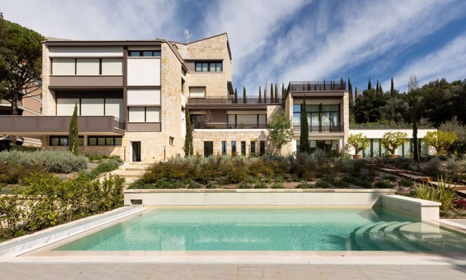 Perugia Apartamento | Umbrian Oasis: Modern Apartment with Swimming Pool