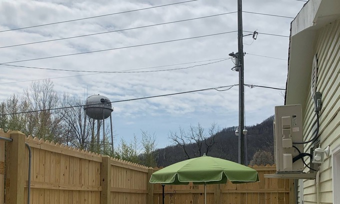 Barnardsville Apartamento | Cozy apartment for 2. Nice getaway with beautiful local scenery.