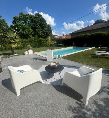 Neuville-les-Dames Apartamento | Cozy apartment