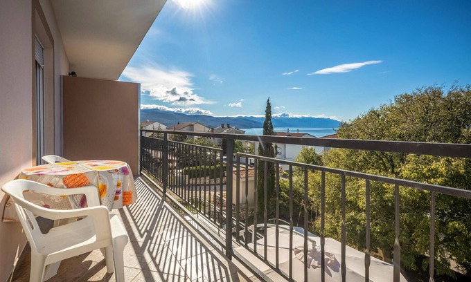 Novi Vinodolski Apartamento | Acogedor apartamento en Novi Vinodolski