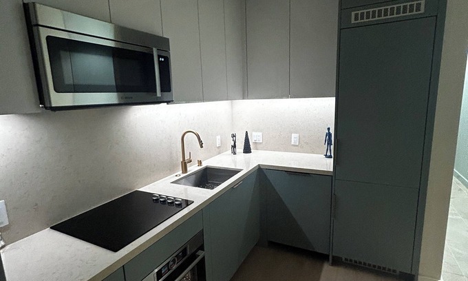 Carthay Circle Apartamento | Cozy apartment in LA with WiFi, AC, fitness room sauna steam room sauna and pool