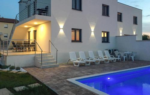 Murine Apartamento | Cozy Apartment In Umag With Wifi