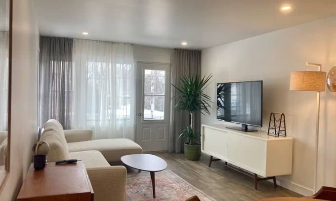 Longueuil Apartamento | Cozy apartment in Vieux-Longueuil, ideal for visitors and telecommuters