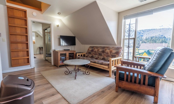 June Lake Apartamento | Apartamento situado encima de Rainbow Ridge
