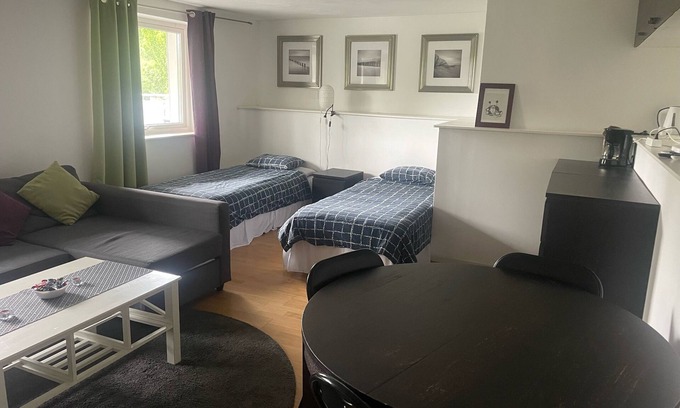 Farsta Apartamento | Cozy apartment in a nice and quiet residential area close to nature.