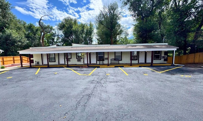 West Colorado Springs Apartamento | Cozy apartment/studio with AC in Colorado Springs