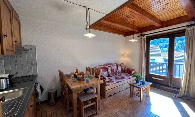 Monetier-les-Bains Apartamento | Cozy Apartment · Village Center · Fireplace · Mountain Views · 10 Min to Pistes