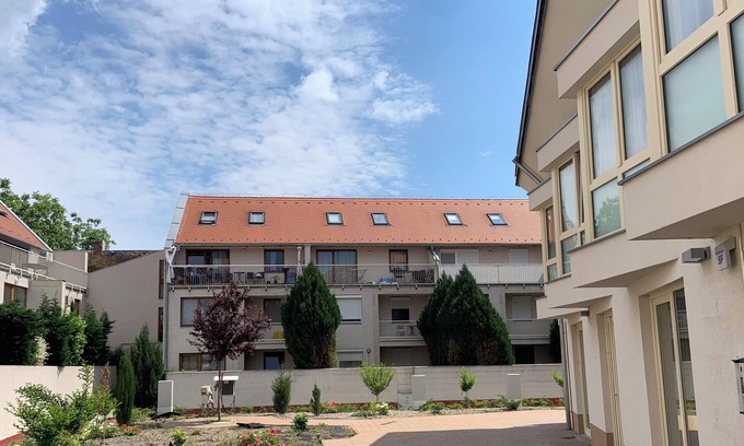 Pecs Apartamento | Cozy apartment with 1 bedroom and AC, WiFi in welcoming Pécs