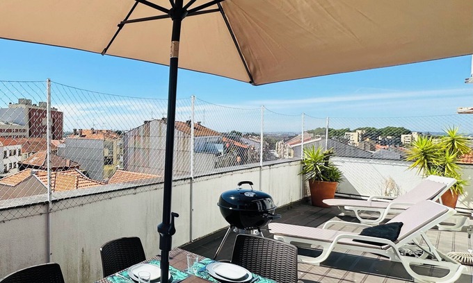Uniao de Freguesias do Centro Apartamento | Cozy apartment with 3 double bedrooms, AC, 2 full bathrooms, terrace and garage