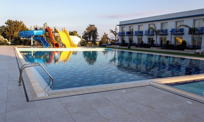 Trikomo Apartamento | COZY APARTMENT WITH AMAZING SEA VIEW IN THE BUSTLING LONG BEACH