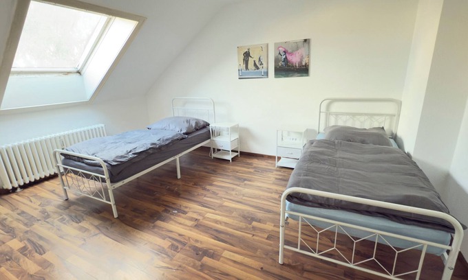 Leverkusen Apartamento | Cozy apartment with 2 single beds & kitchen in Leverkusen