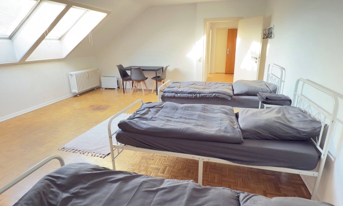 Leverkusen Apartamento | Cozy apartment with 3 single beds & kitchen in Leverkusen