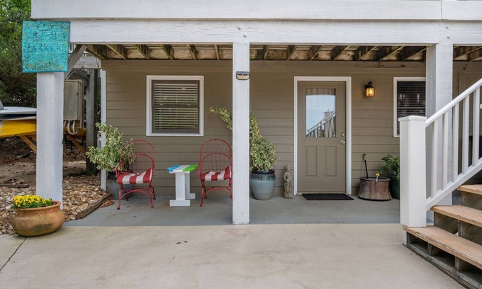Kitty Hawk Casa | ACOGEDOR APTO. PARA PAREJA con kayak, SUP, bañera de hidromasaje