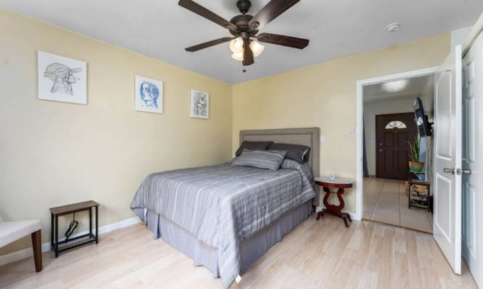 Lennox Apartamento | Cozy apt. near LAX, SoFi & Kia Forum