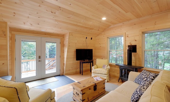 Northeast Harbor Apartamento | ¡NUEVO! Cosy Apt w / Deck, 5. 5 millas de Acadia Nat’l Park!
