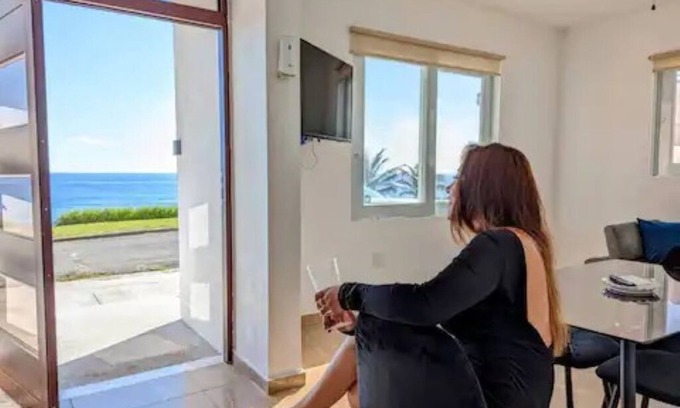 Hato Abajo Apartamento | Cozy Apt: Wake to Ocean Waves / Jetted Tub