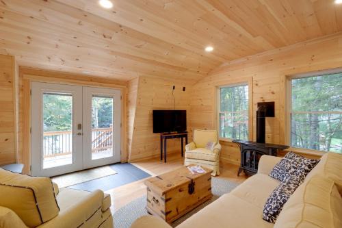 Northeast Harbor Apartamento | Cozy Apt with Deck, about 5 Miles to Acadia Natl Park!