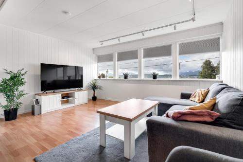 Tromso Apartamento | Cozy Arctic Hideaway l Fireplace l Parking