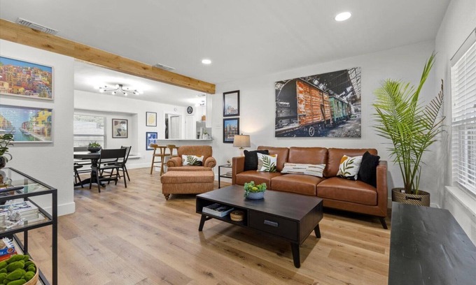 Central Arlington Casa | Cozy Arlington Bungalow 4/Mins to AT&T Stadium/Globe Life Field