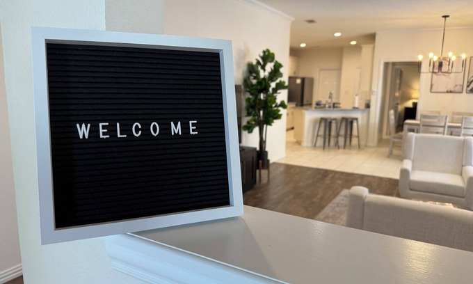 Southwest Arlington Casa | Cozy Arlington Retreat 2BR 2BA + Sofa Bed